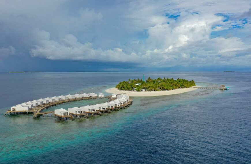 Sandies Bathala Maldives ~ Bu/AI ~ 2024